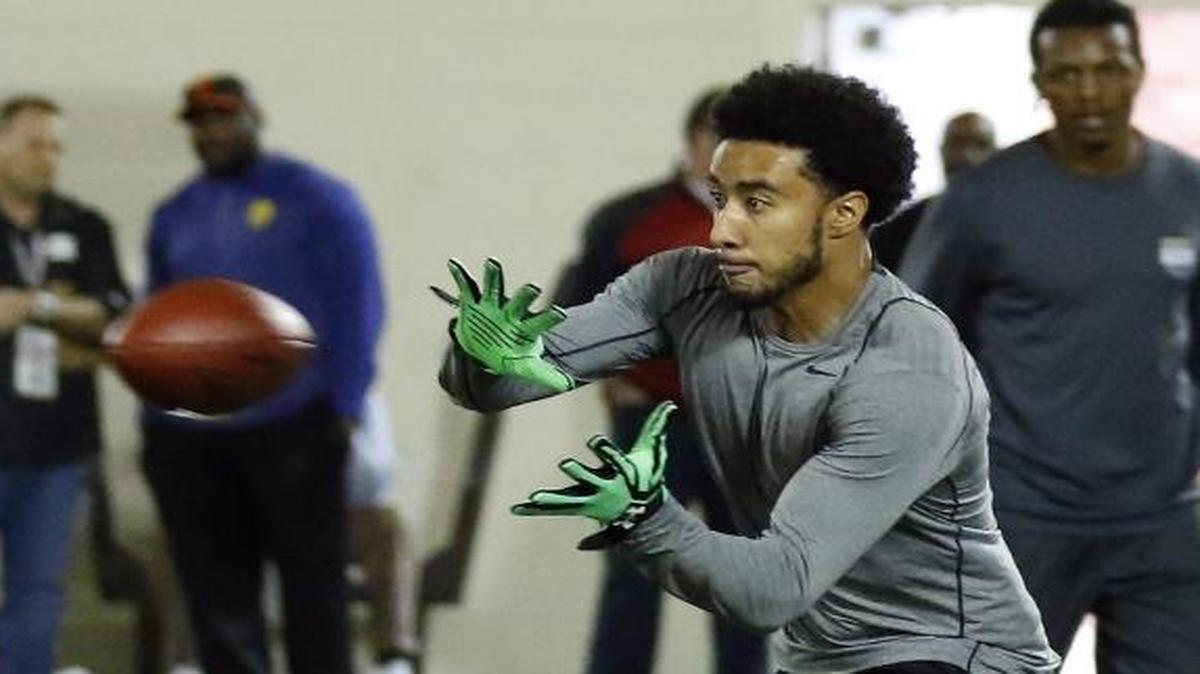 Oklahoma's Zach Sanchez catches a pass during Oklahoma's NFL Football Pro Day at the Oklahoma indoor practice facility in Norman, Okla.