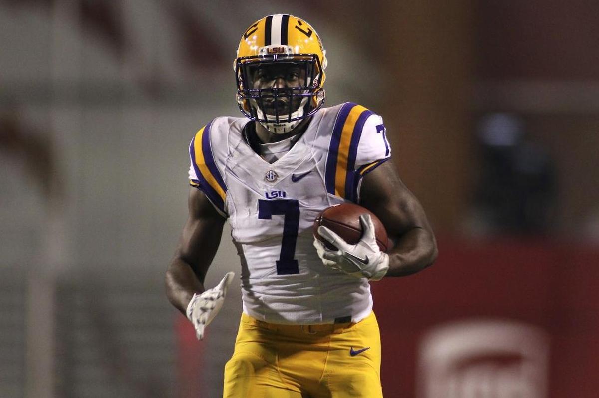 LSU’s Leonard Fournette (7) is a straight-ahead, I-formation tailback. Is that what the Carolina Panthers need? And will they have a chance to draft him?