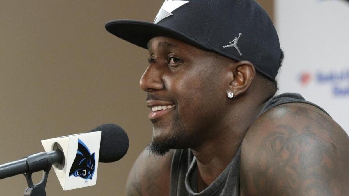 Carolina Panthers linebacker Thomas Davis has signed a contract extension through the 2018 season, the team announced.