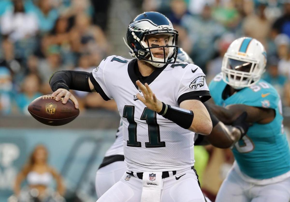 Philadelphia Eagles quarterback Carson Wentz (11).