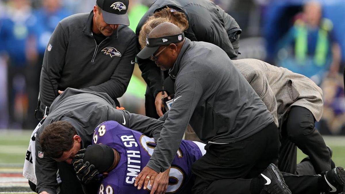 Baltimore Ravens wide receiver Steve Smith (89) is tended to by medical staff after being injured in the third quarter of Sunday’s game against the San Diego Chargers in Baltimore.