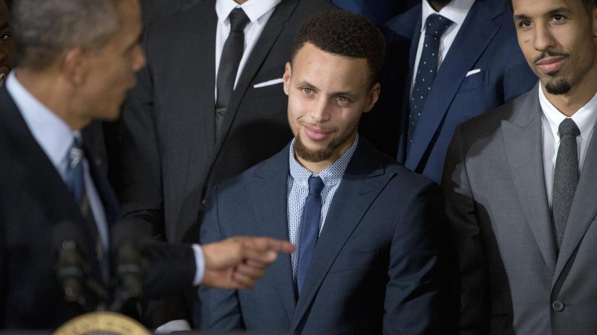 Days after visiting the White House with the Golden State Warriors, Stephen Curry (center) will be at the Super Bowl, rooting on the Carolina Panthers.