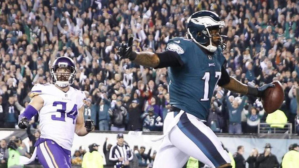 Philadelphia Eagles wide receiver Alshon Jeffery (17) scored two touchdowns in the NFC Championship Game victory over the Minnesota Vikings and strong safety Andrew Sendejo. In Sunday’s Super Bowl, Jeffery will match up with former Gamecocks teammate Stephon Gilmore.