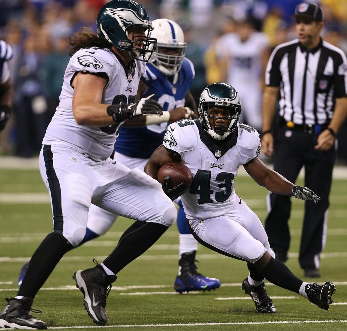 Philadelphia Eagles' Darren Sproles, right, is coming off an ACL injury but could be a possibility in free agency for the Carolina Panthers.