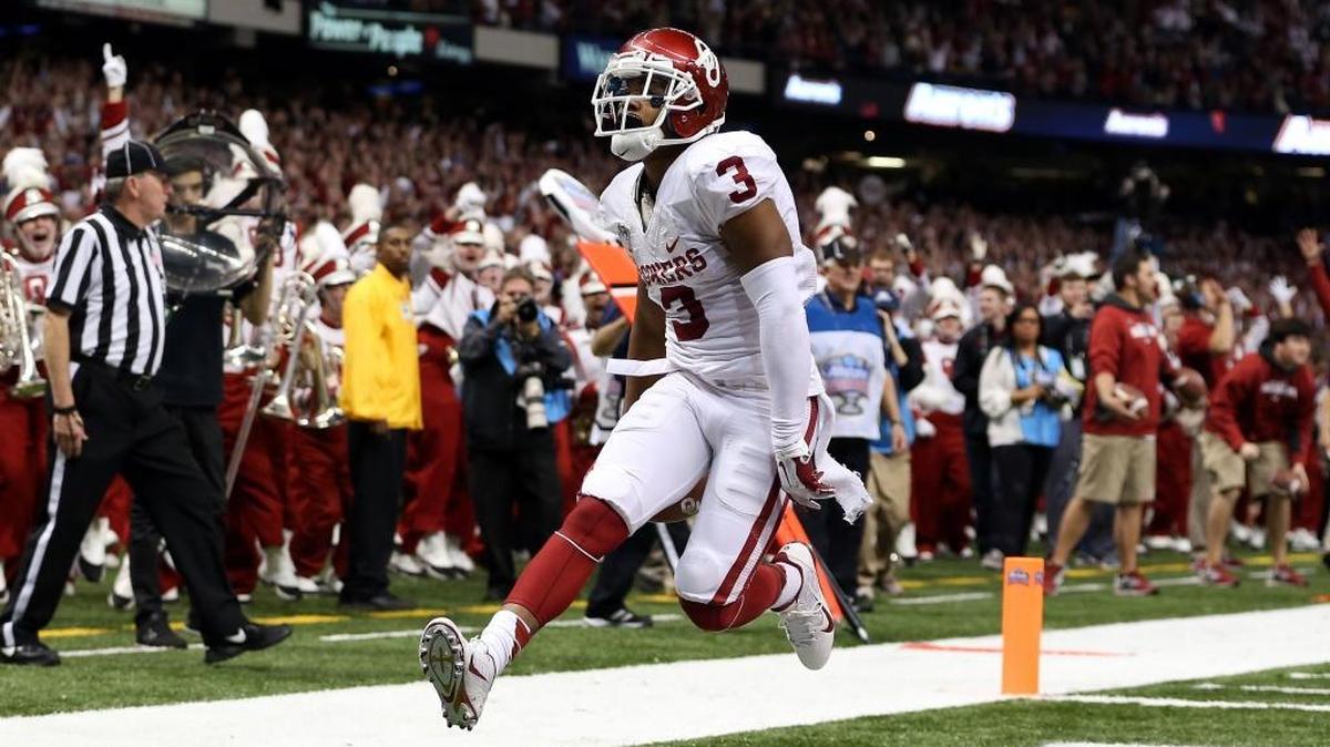 Sterling Shepard of the Oklahoma Sooners has the skills and the speed to excel as a slot receiver in the NFL. He’s among the top wide receivers available in the NFL draft.