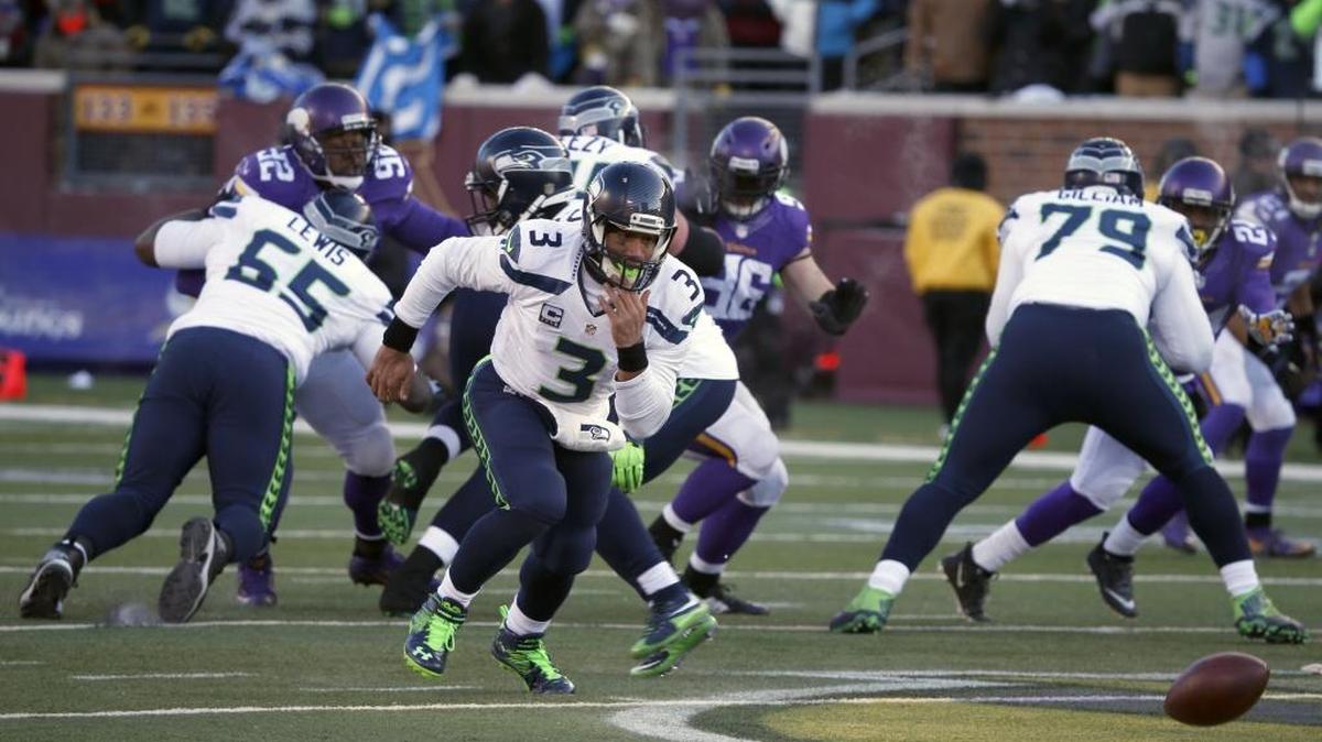 Seattle quarterback Russell Wilson (3) turned this errant snap into a big gainer as the Seahawks beat the Minnesota Vikings 10-9.