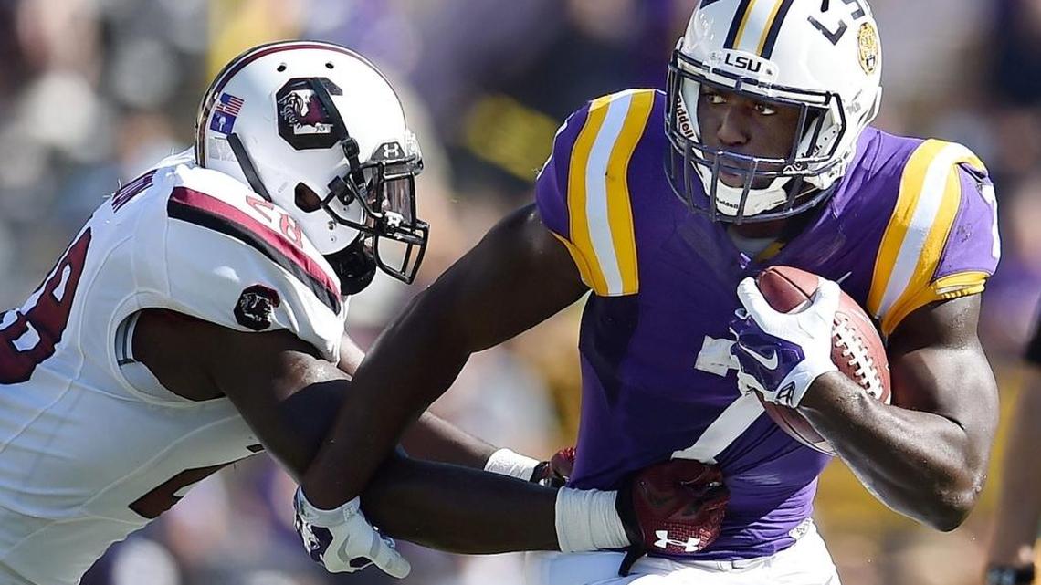BATON ROUGE, LA - OCTOBER 10: Leonard Fournette #7 of the LSU Tigers avoids a tackle by Jonathan Walton #28 of the South Carolina Gamecocks during the first quarter of a game at Tiger Stadium on October 10, 2015 in Baton Rouge, Louisiana. (Photo by Stacy Revere/Getty Images)
