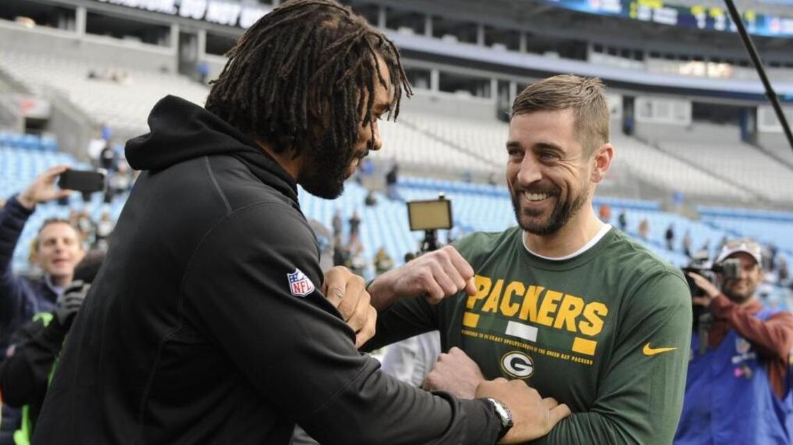 Julius Peppers gets milestone sack on Aaron Rodgers. Here’s what he tried NOT to do