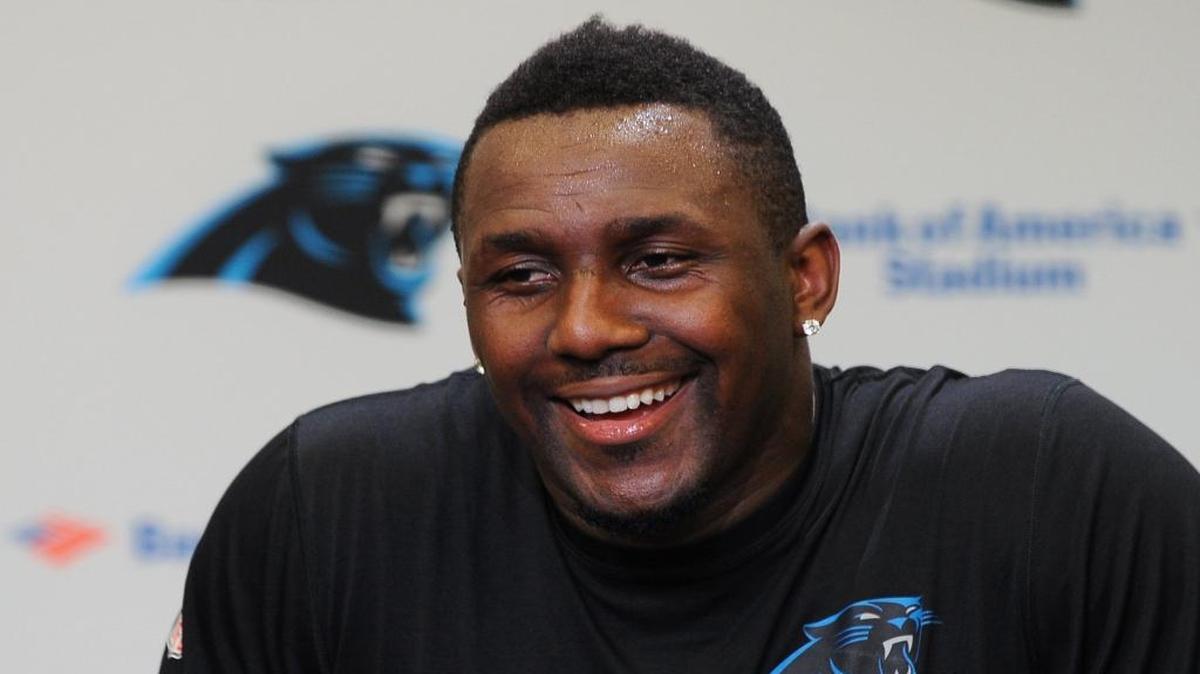 Former Carolina Panthers linebacker Thomas Davis is opening Ten58 Sports Bar in Uptown Charlotte.