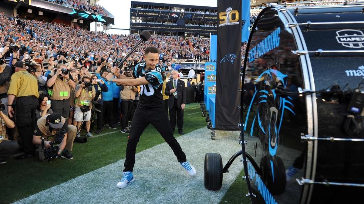 Stephen Curry hits the Keep Pounding drum at Levi's Stadium in Santa Clara, CA for Super Bowl 50 Sunday, February 7, 2016.