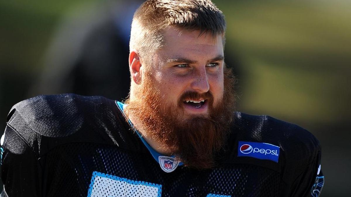 Carolina Panthers offensive tackle Mike Remmers topped the team’s performance-based bonus list, with a sum that increased his income for the 2015 season by about 50 percent.