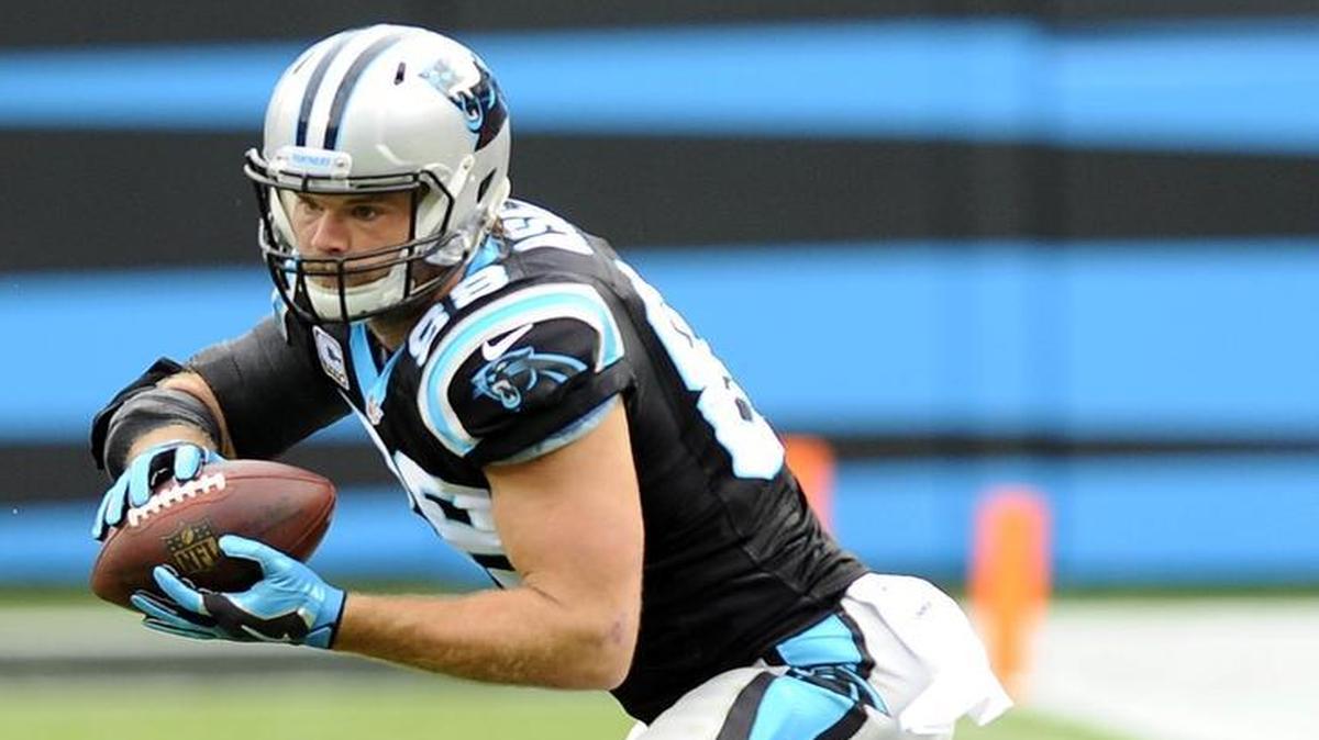 Carolina Panthers tight end Greg Olsen (88) is the first tight end in NFL history to have three consecutive seasons with 1,000 receiving yards.