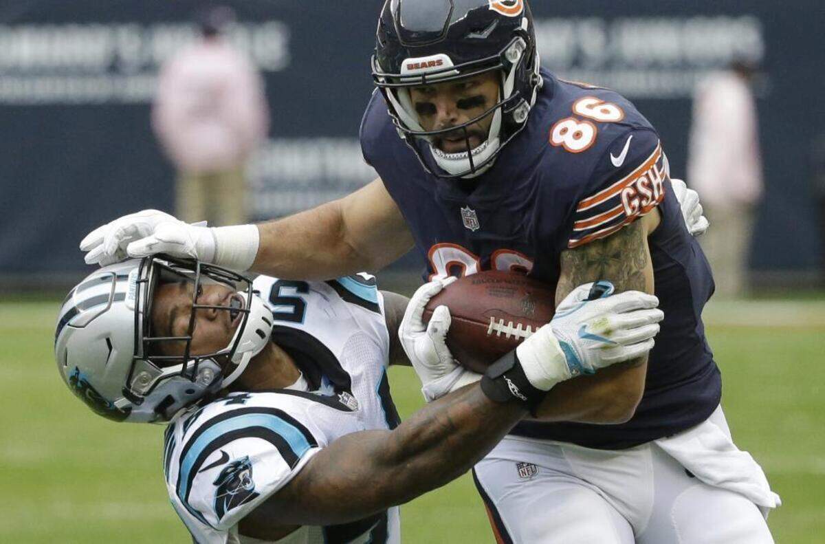 Chicago Bears tight end Zach Miller (86) stiff-arms Carolina Panthers linebacker Shaq Thompson (54) during the first half of Sunday’s game at Soldier Field.