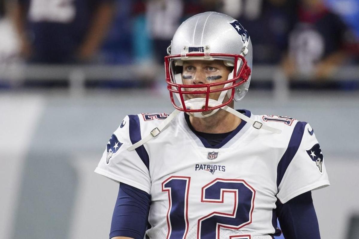 New England Patriots quarterback Tom Brady (12).