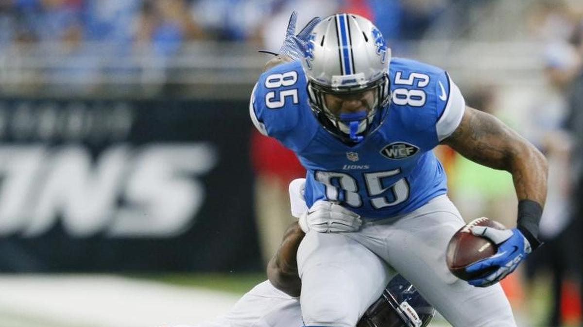 Detroit Lions tight end Eric Ebron (85) is stopped by Chicago Bears strong safety Ryan Mundy (21) during the first half of an NFL football game in Detroit, Thursday, Nov. 27, 2014. Ebron, currently a free agent, visited the Panthers Friday. (AP Photo/Rick Osentoski)