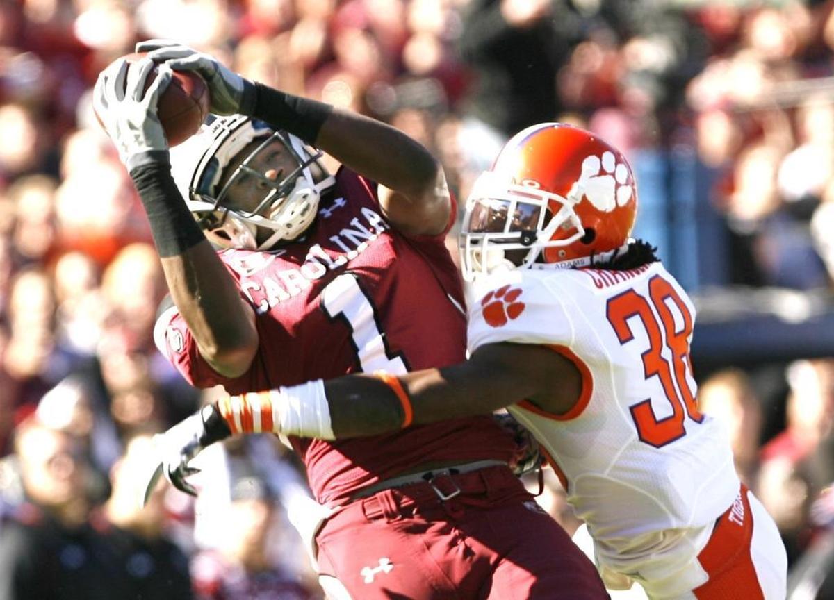 Former Gamecocks wide receiver Alshon Jeffery’s ability to go up and get the ball above defensive backs convinced South Carolina teammates he could be special.