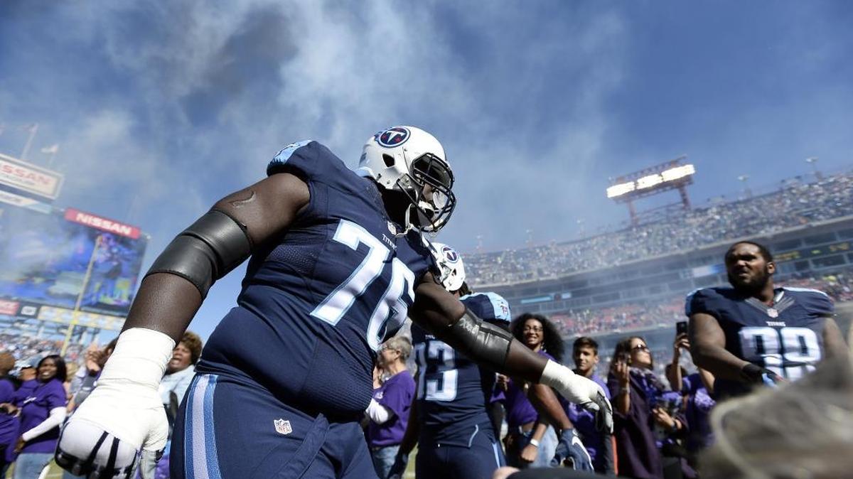 Former Panthers lineman Byron Bell (76) will start at right tackle against Carolina on Sunday in Nashville.