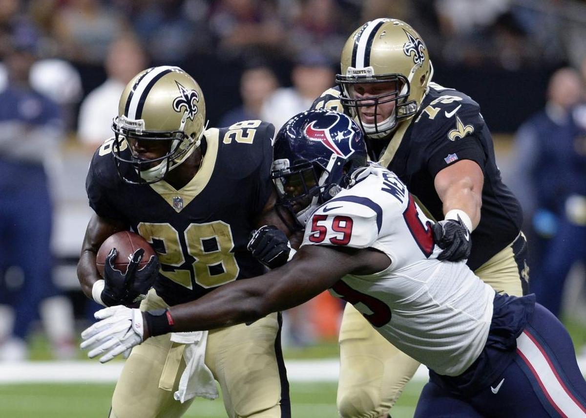 New Orleans Saints running back Adrian Peterson (28).