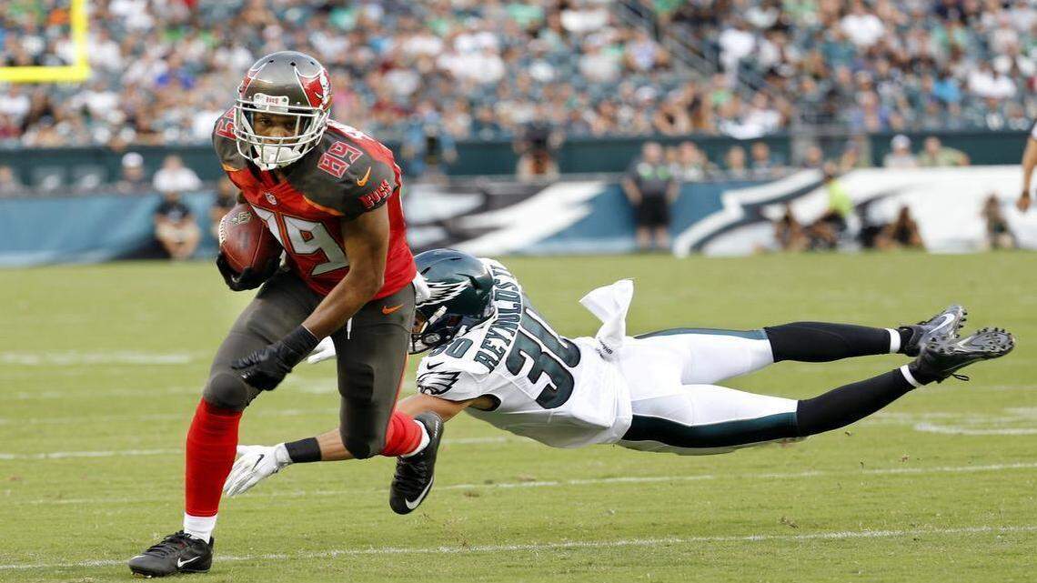 The Carolina Panthers are likely to sign Tampa Bay receiver Russell Shepard (89), a source told the Charlotte Observer on Thursday night.