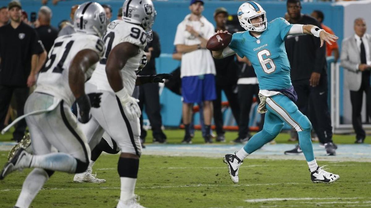 Miami quarterback Jay Cutler (6) came out of a brief retirement to sign a one-year, $10-million deal to quarterback the Dolphins this year. The results have been mixed.
