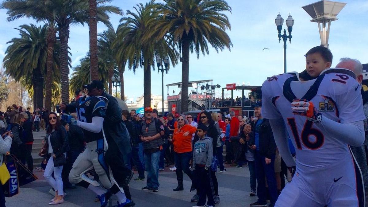 Fans snap photos at Super Bowl City in San Francisco
