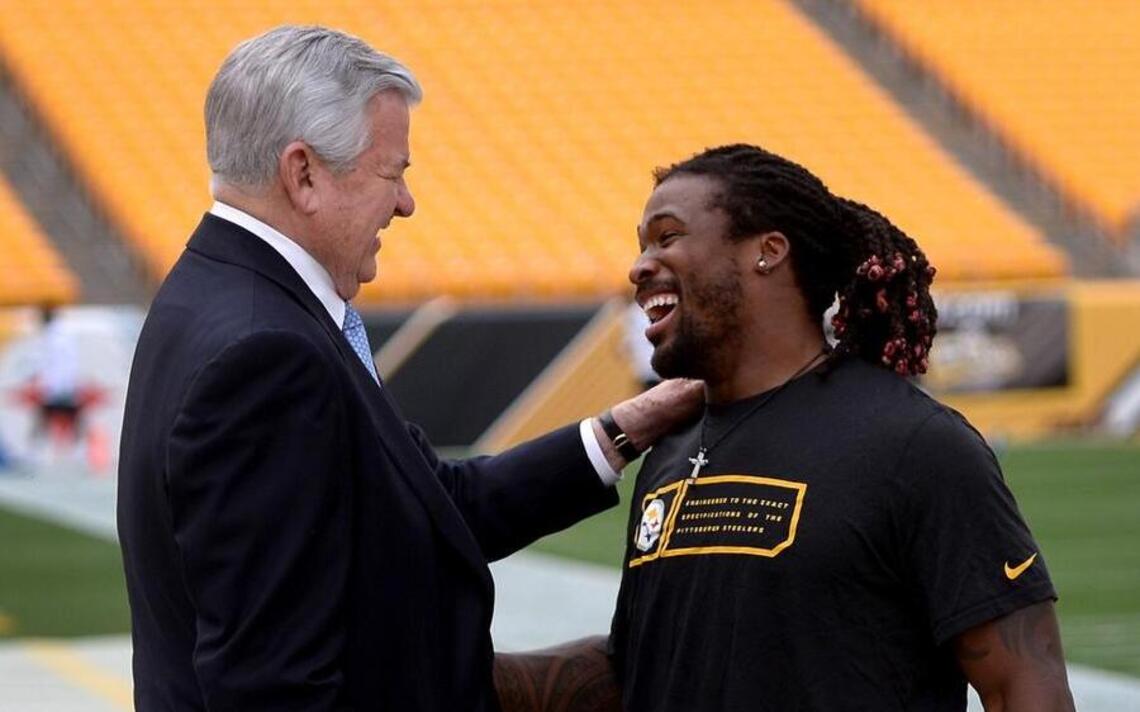 Twitter fight: Former Panther DeAngelo Williams vs. Panthers fans