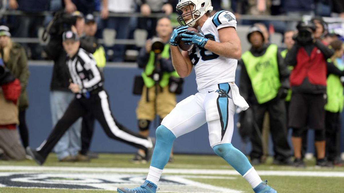 Carolina Panthers’ Greg Olsen (88) hauls in the game-winning touchdown against the Seattle Seahawks in the fourth quarter at CenturyLink Field on Oct. 18. The Panthers won, 27-23.