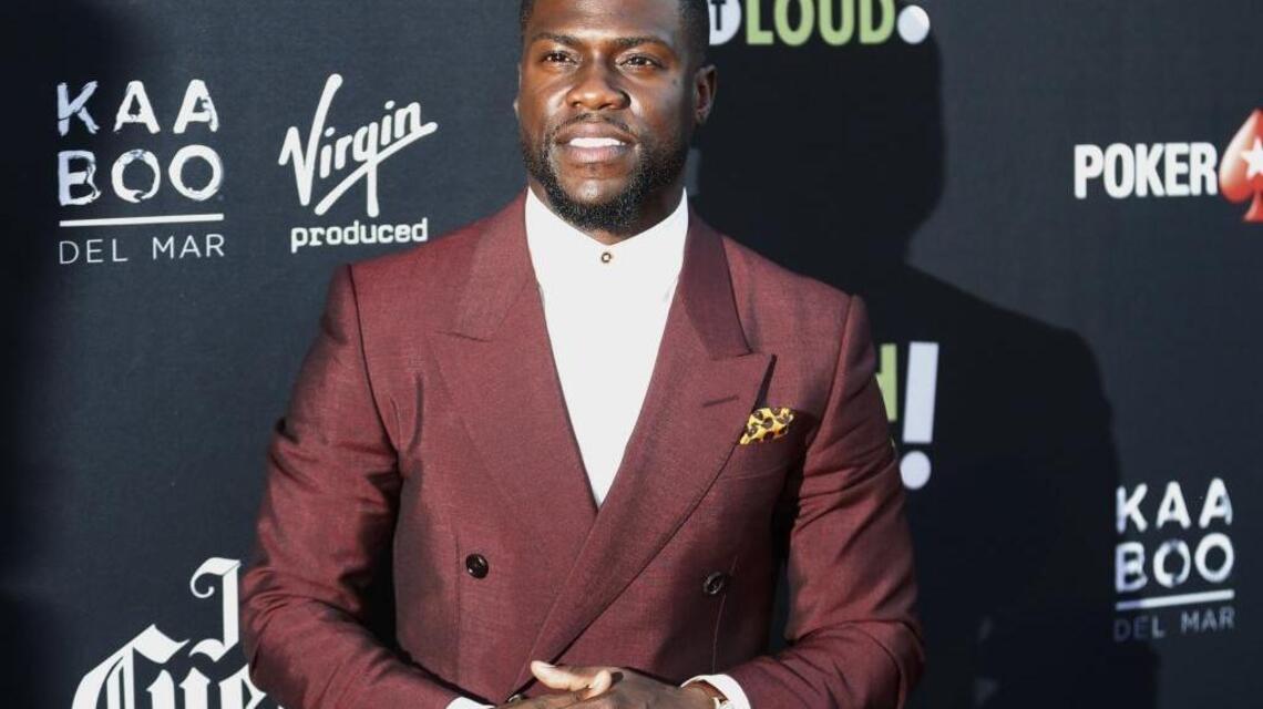 Comedian Kevin Hart goes to NFL football practice with Rams, funny happens