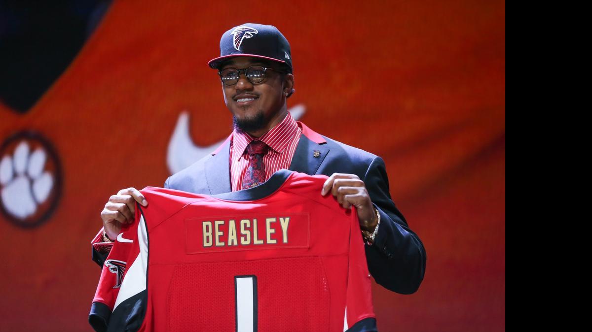 
Vic Beasley of the Clemson Tigers is among the best pass rushers in the draft, but he wanted to prove at his pro day that he could also drop into coverage. 
