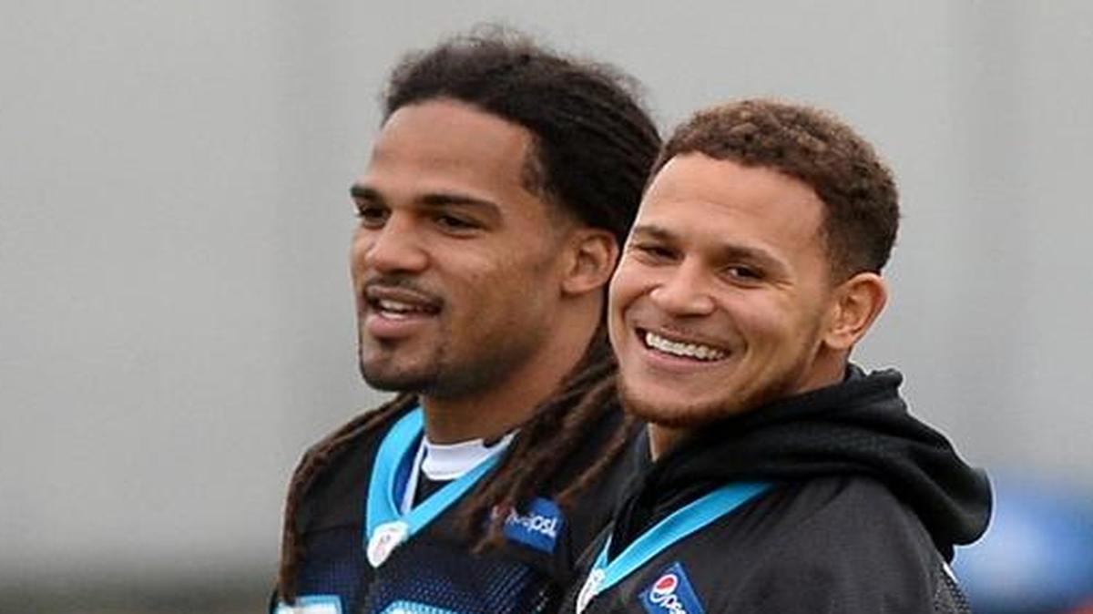 Carolina Panthers cornerback Cortland Finnegan (foreground) jokes with his new teammates during practice on Tuesday.
