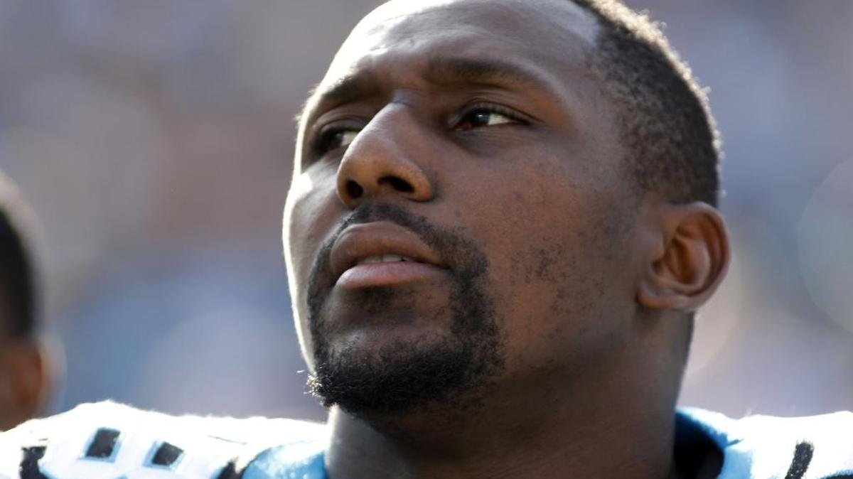 Panthers linebacker Thomas Davis is as tough as any player in the NFL, says Broncos cornerback Chris Harris Jr.