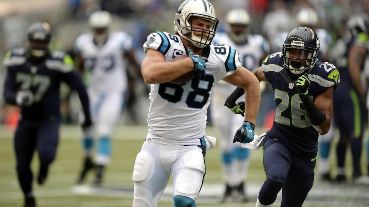 Carolina Panthers' Greg Olsen (88) heads toward the end zone as Seattle Seahawks' Cary Williams (26) pursues him in the second half at CenturyLink Field on Oct. 18. The Panthers won, 27-23.