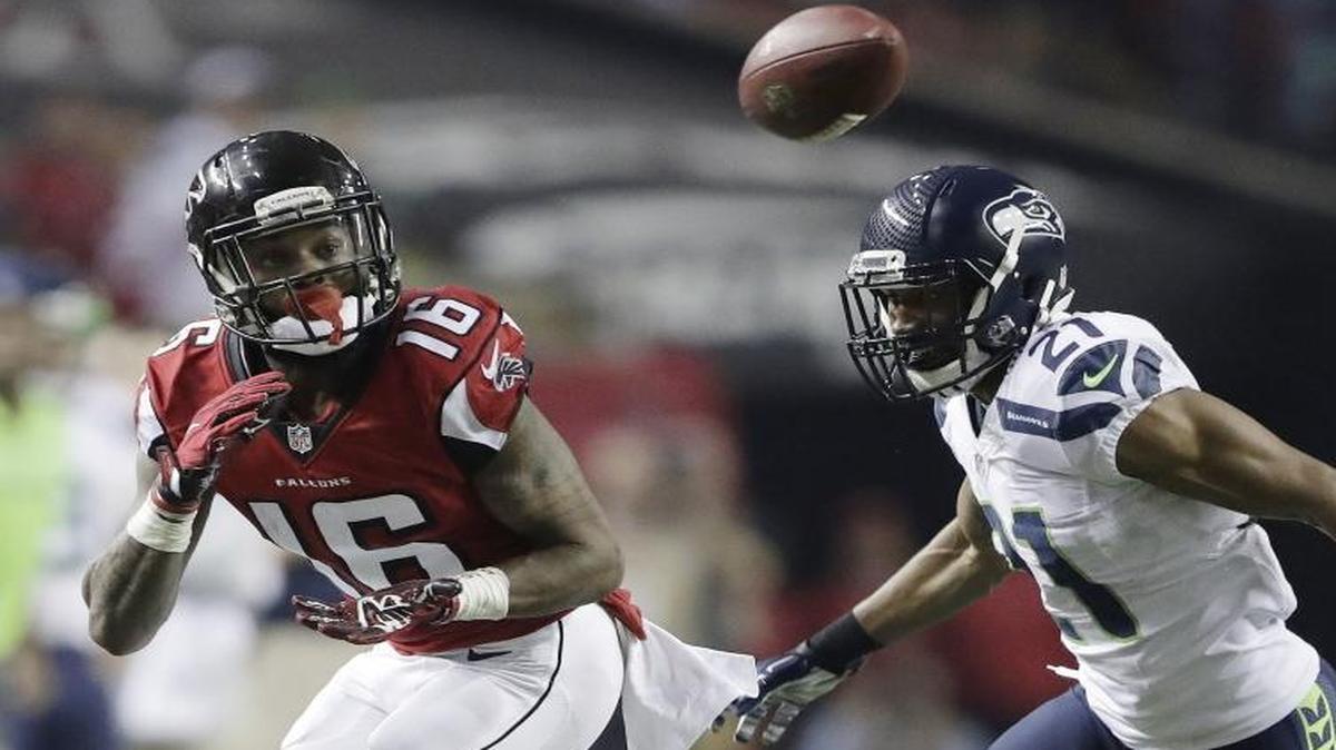 Atlanta Falcons wide receiver Justin Hardy (16) became the NCAA’s all-time leading receiver (a record that has since been broken) and made it to the NFL with 10-inch hands he uses to snatch the ball out of the air.