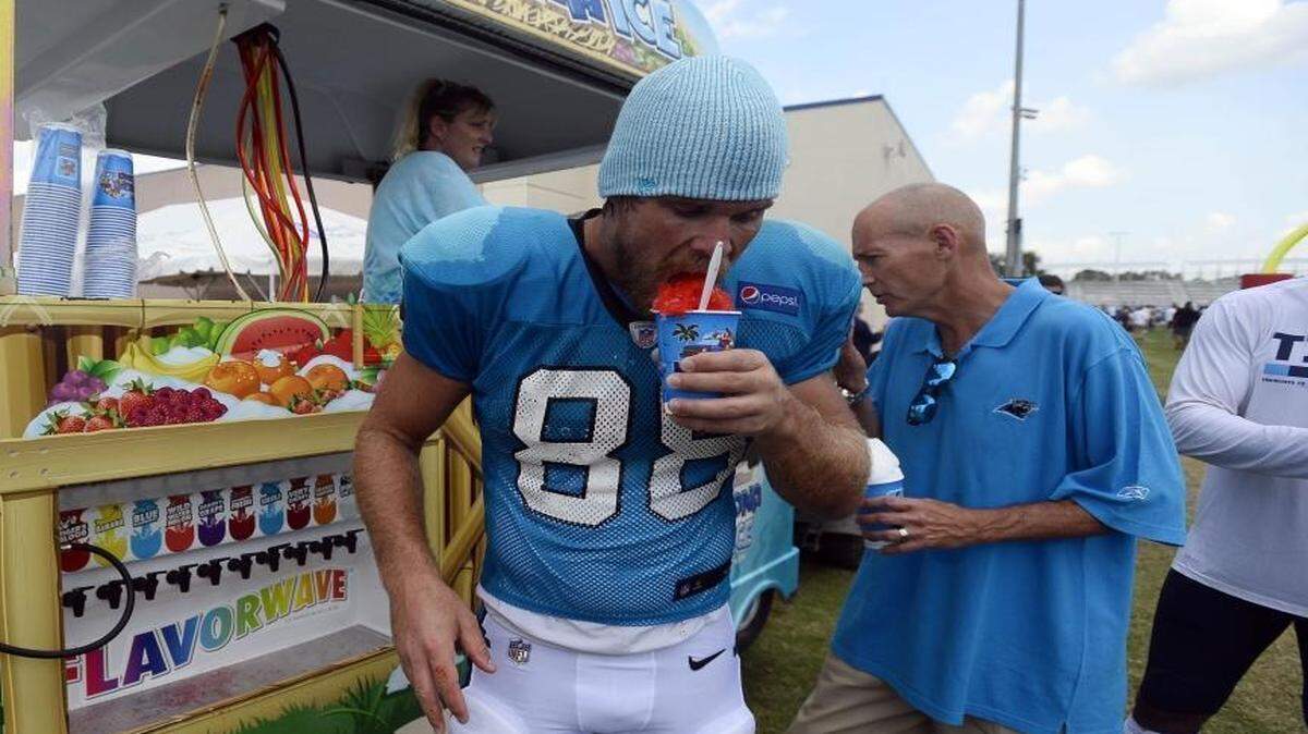 Carolina Panthers tight end Greg Olsen can collect bonuses by hitting benchmarks in receptions, receiving yards, average yards-per-catch and postseason honors, his agent said Thursday.