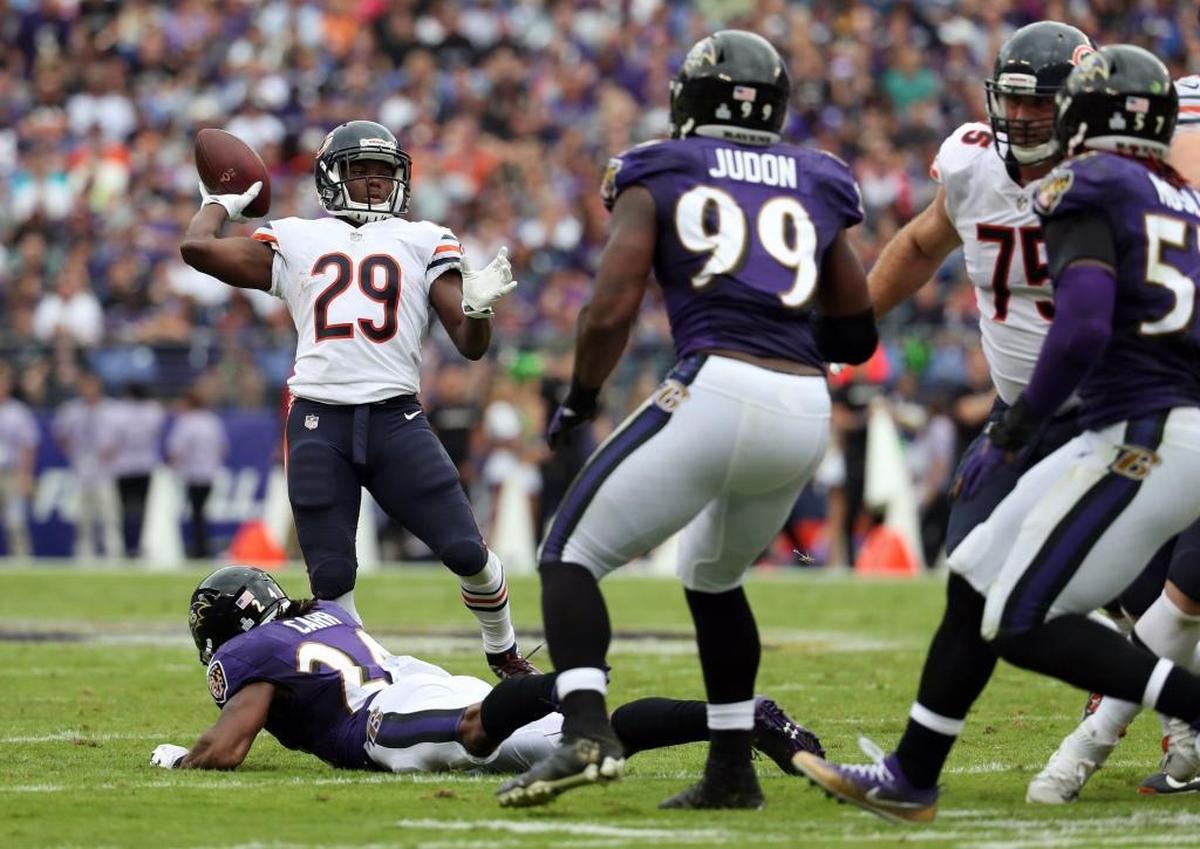Chicago Bears running back Tarik Cohen (29) threw a touchdown pass against the Baltimore Ravens on Sunday, making him, at 5-6, the shortest player to throw for a TD in the NFL since 1934.
