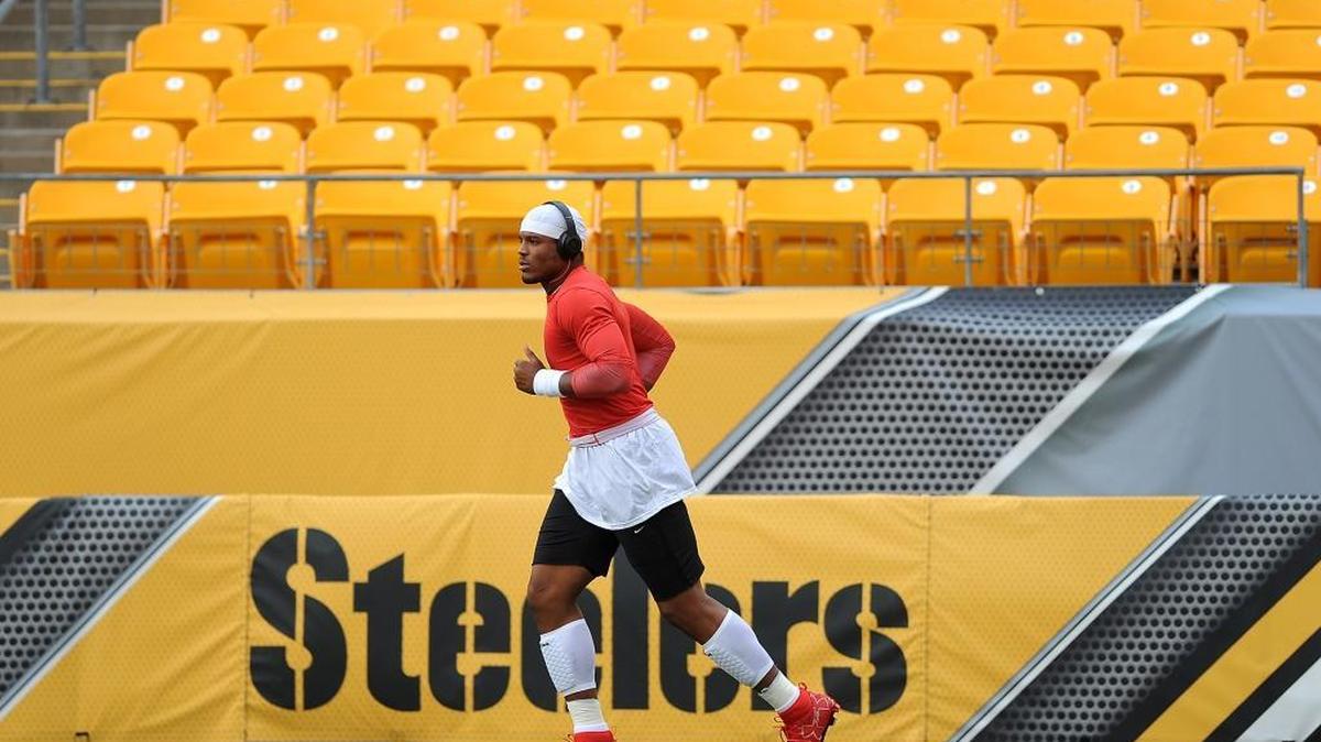 
Carolina Panthers quarterback Cam Newton runs a lap around Heinz Field before Thursday’s preseason game against the Pittsburgh Steelers.
