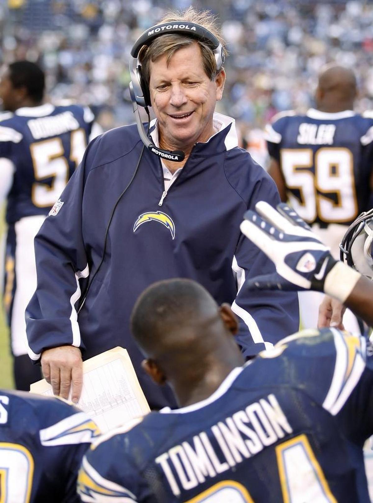 Former San Diego Chargers coach Norv Turner used running back LaDainian Tomlinson (21) in the ways in which Tomlinson was comfortable. Tomlinson rode Turner’s offense all the way to the Pro Football Hall of Fame.