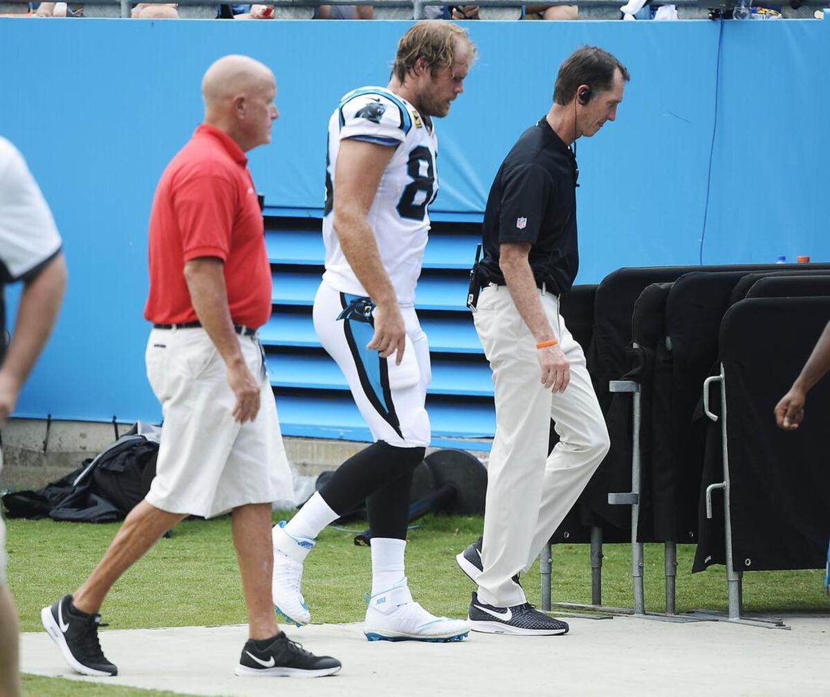 Carolina Panthers tight end Greg Olsen (88) leaves the team’s season-opener against the Cowboys with a foot injury.