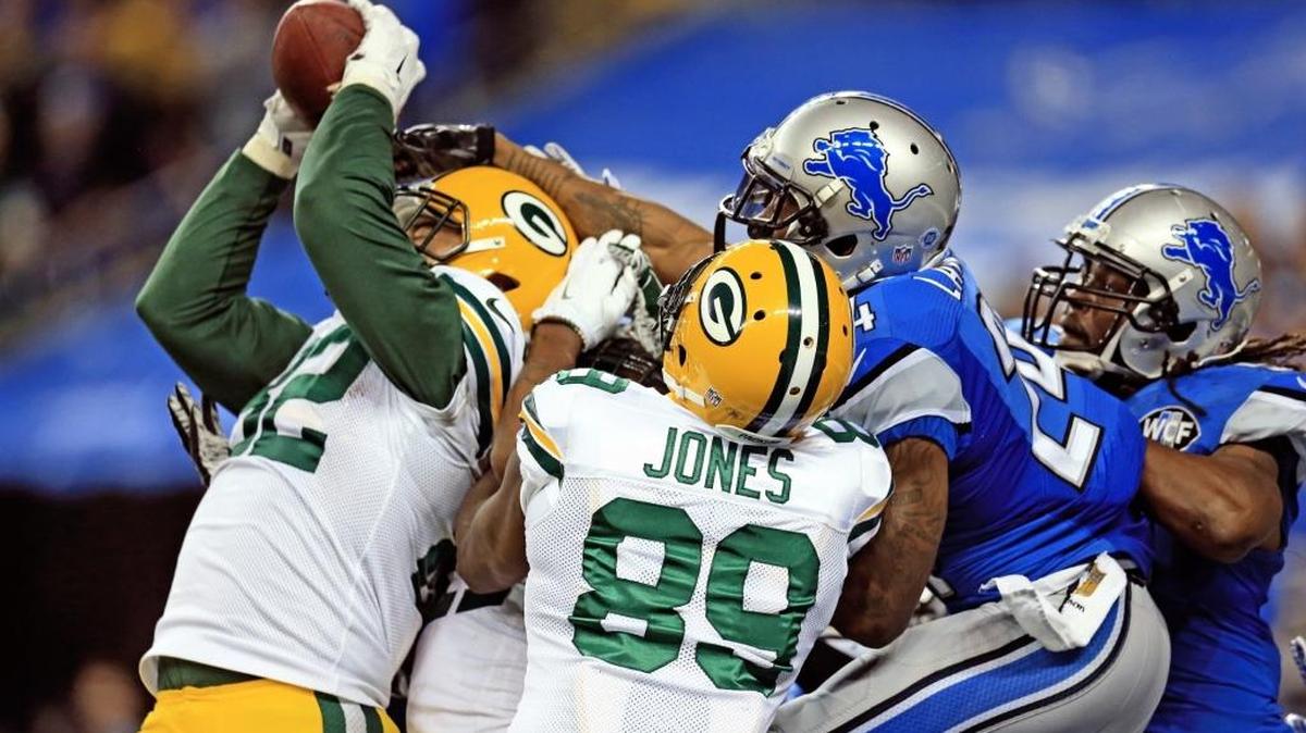 Tight end Richard Rodgers #82 of the Green Bay Packers catches the game-winning touchdown as time expired to defeat the Detroit Lions 27-23 at Ford Field on December 3, 2015 in Detroit, Michigan.