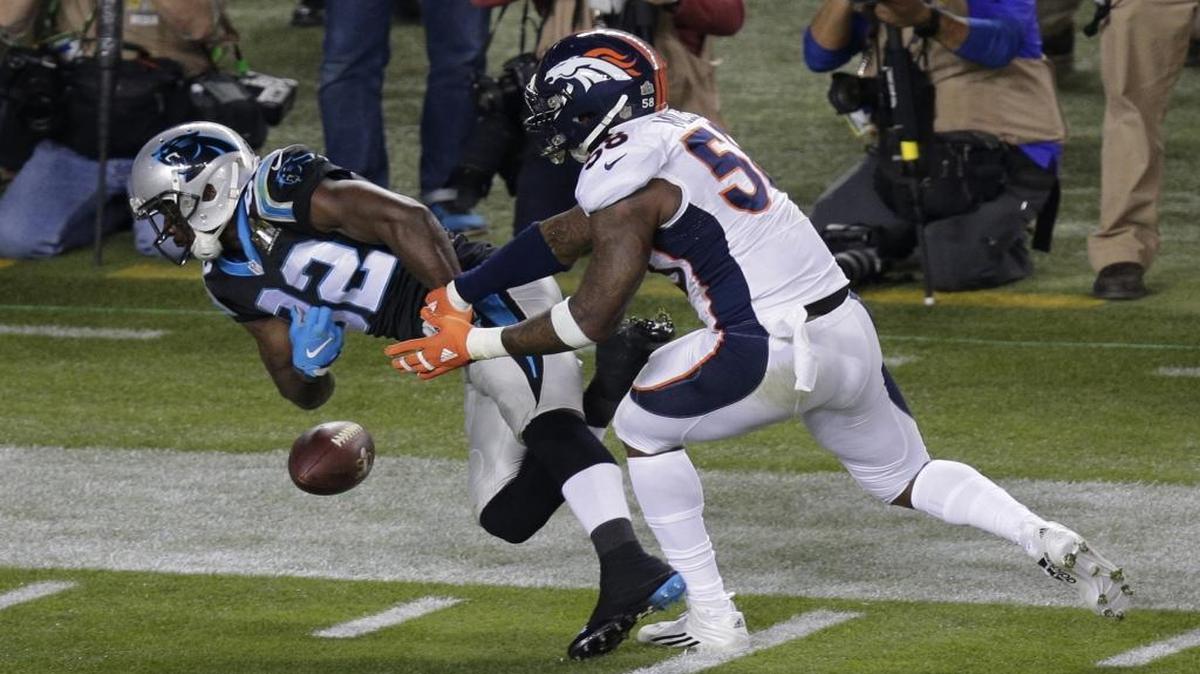 Denver Broncos Von Miller (58) breaks up a pass intended for Carolina Panthers Jerricho Cotchery (82) during the second half of the NFL Super Bowl 50 football game Sunday in Santa Clara, Calif. (AP Photo/Charlie Riedel)