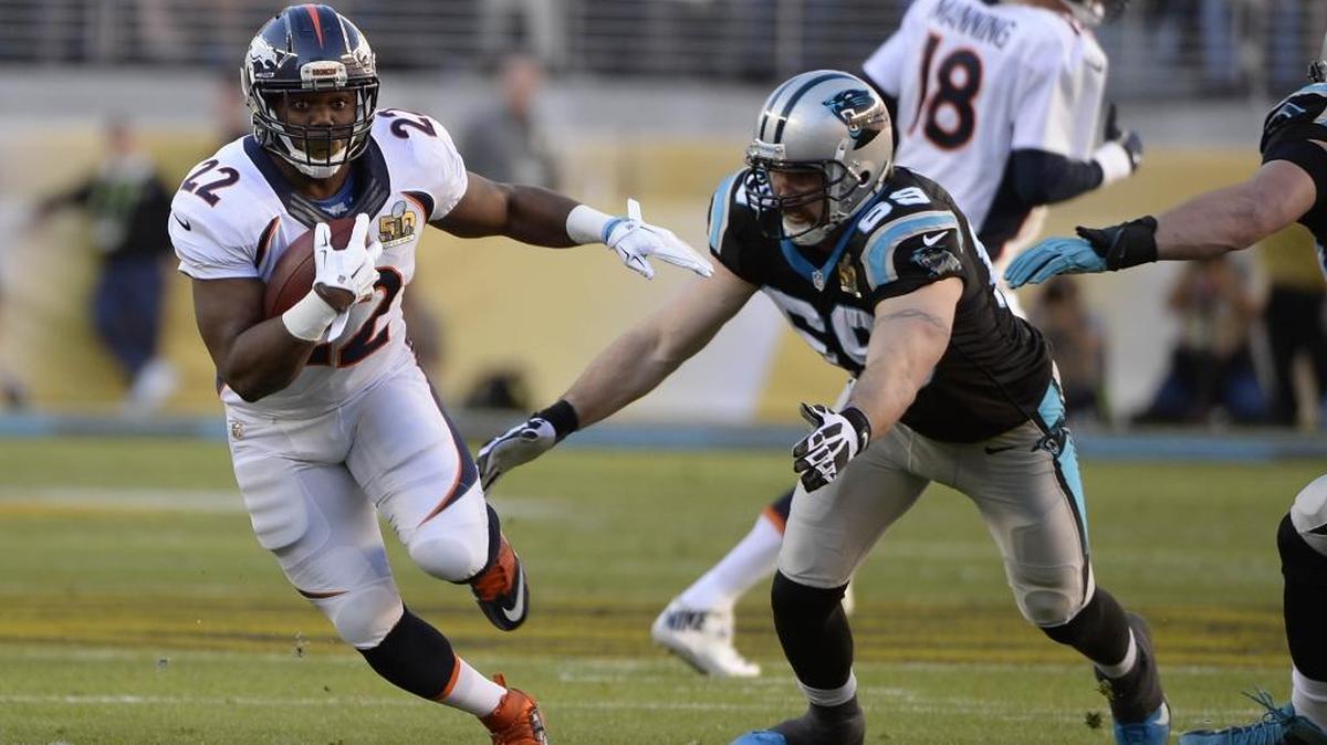 Broncos cornerback Aquib Talib (22) runs from Panthers defender Jared Allen (69) early in the first quarter at Super Bowl 50.
