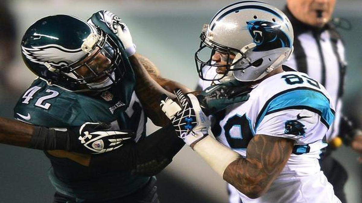 
The Carolina Panthers have signed free agent safety Kurt Coleman (42), who spent last season with the Kansas City Chiefs after four years with the Philadelphia Eagles.
