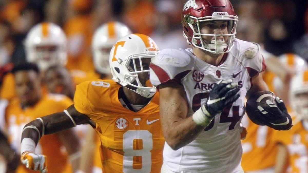 The Carolina Panthers could be interested in Arkansas tight end Hunter Henry (84) in the second round, but he likely won’t last long enough to fall too them.