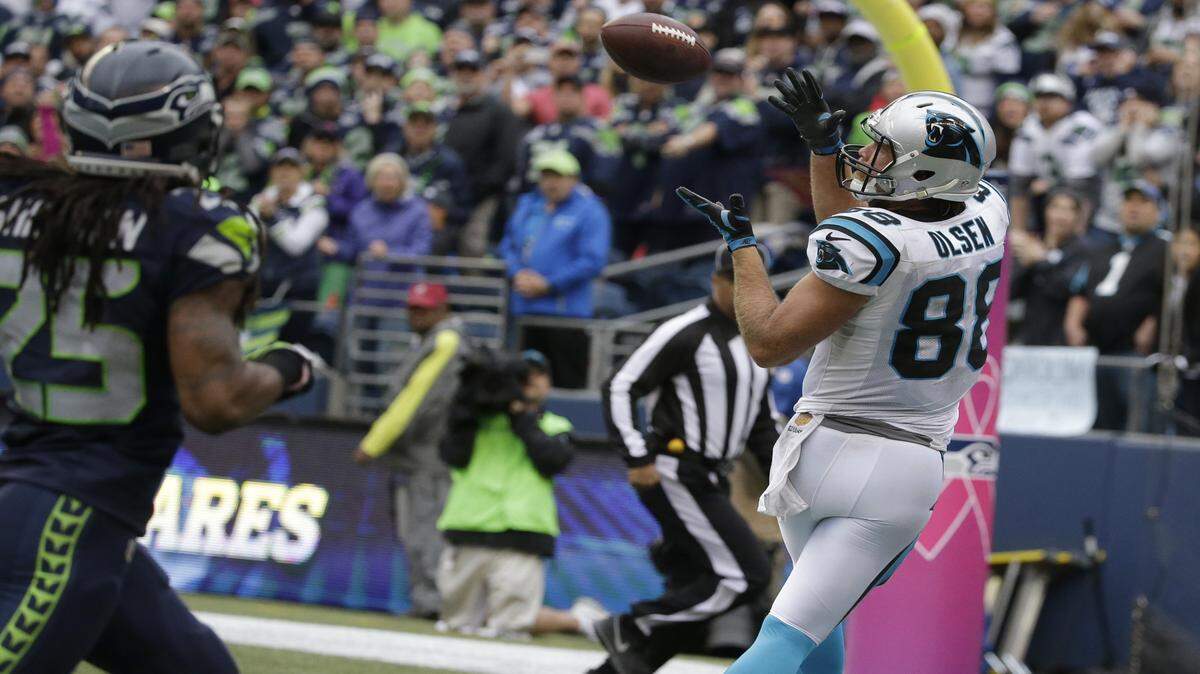 Carolina Panthers tight end Greg Olsen, right, catches a pass for a touchdown ahead of Seattle Seahawks cornerback Richard Sherman, left, in the second half of an NFL football game, Sunday, Oct. 18, 2015, in Seattle. (AP Photo/Elaine Thompson)