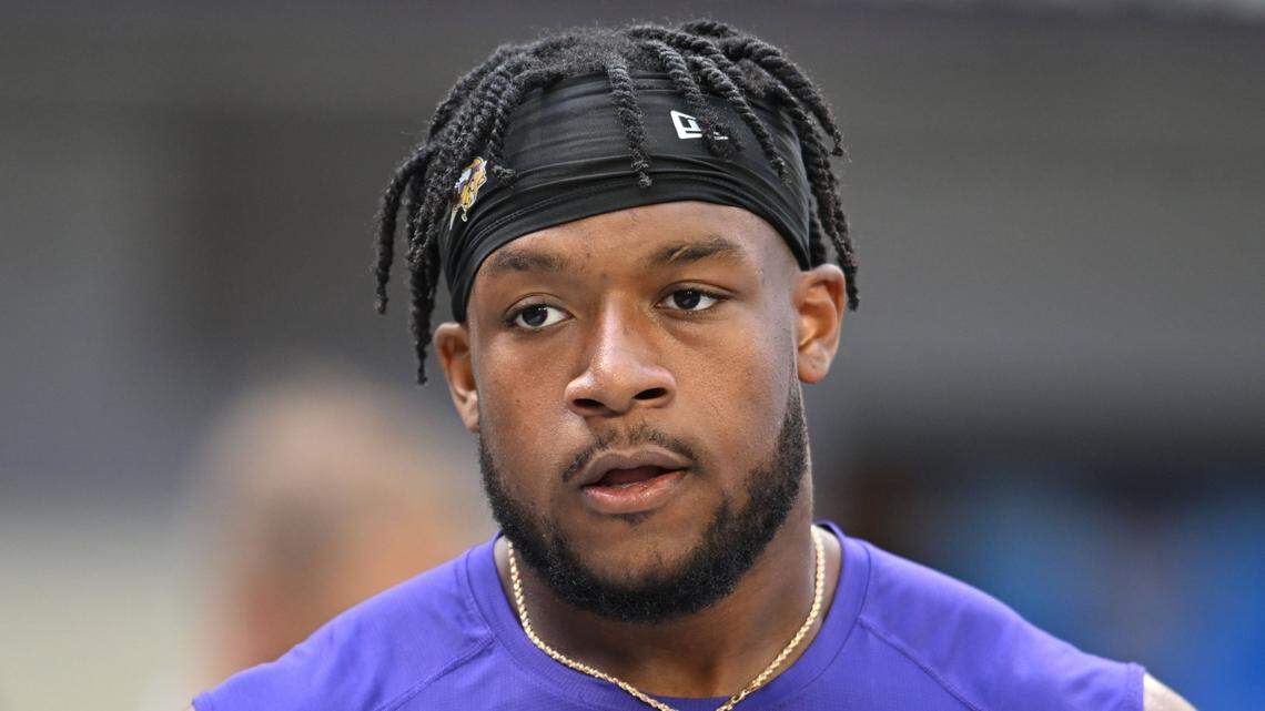 Sep 25, 2022; Minneapolis, Minnesota, USA; Minnesota Vikings linebacker D.J. Wonnum (98) looks on before the game against the Detroit Lions at U.S. Bank Stadium. Mandatory Credit: Jeffrey Becker-USA TODAY Sports