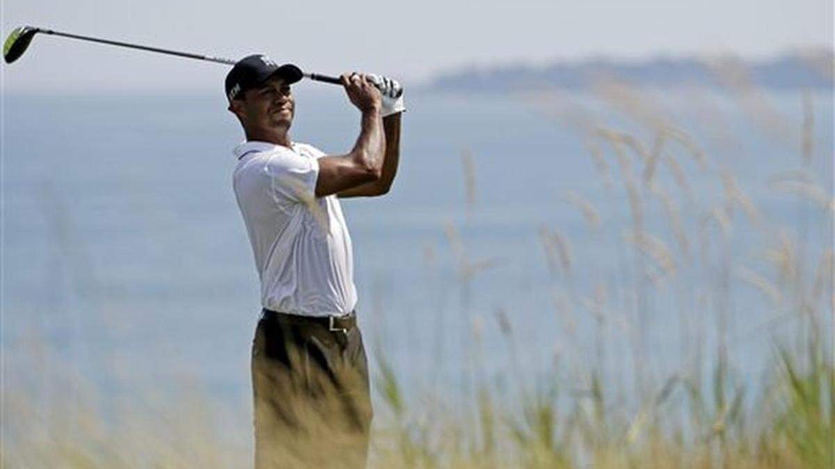 Tiger Woods hits on the fifth hole during the second round of the PGA Championship golf tournament Friday, Aug. 14, 2015, at Whistling Straits in Haven, Wis.