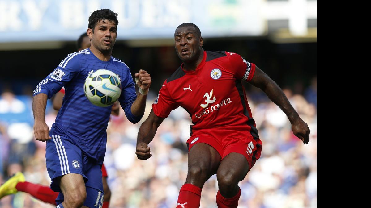 
Chelsea's Diego Costa, left, competes for the ball with Leicester City's Wes Morgan during their English Premier League soccer match at Stamford Bridge, London, Aug. 23, 2014.

