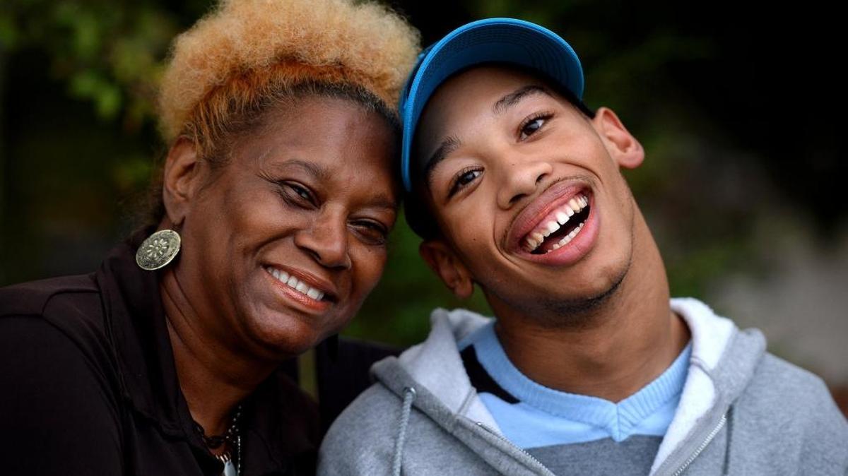 Scott Fowler’s feature story on Saundra Adams, left, and grandson Chancellor Lee Adams, who survived a murder-for-hire plot by former Panthers receiver Rae Carruth, has won a national award. It was chosen as one of the top 10 feature stories in its circulation category in the 2015 Associated Press Sports Editors contest.