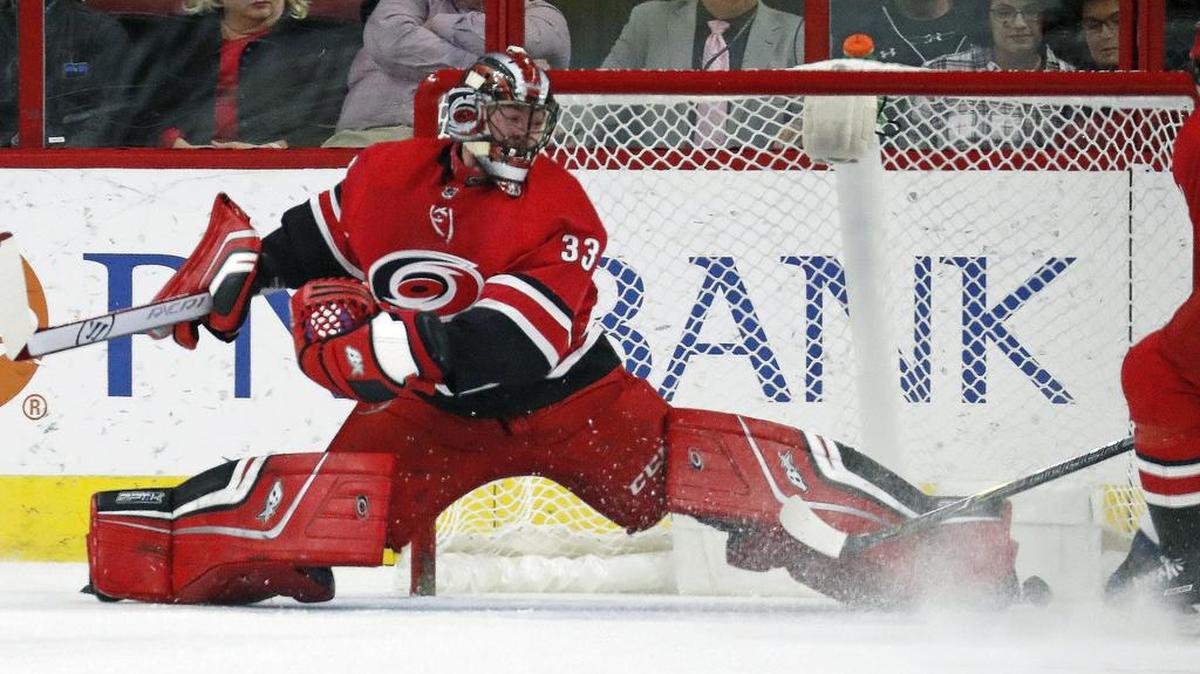 Struggling with the Carolina Hurricanes, Scott Darling (33) has been sent to the AHL’s Charlotte Checkers to share time in goal and try to regain his form.