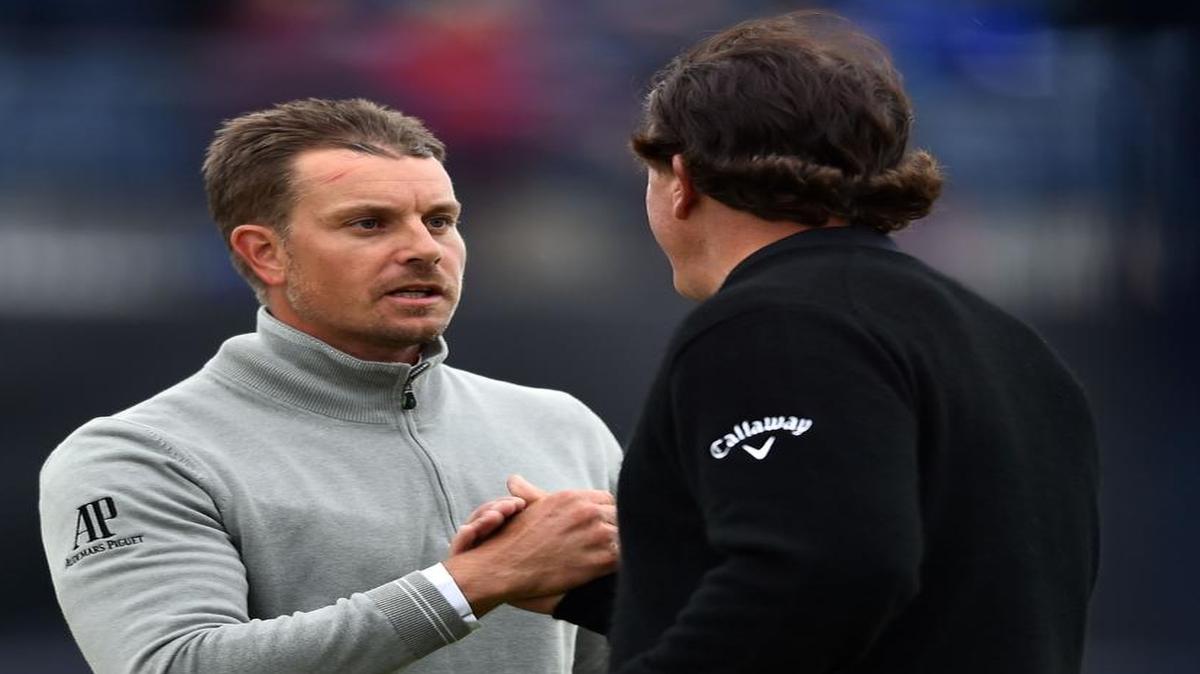 Sweden's Henrik Stenson, left, in the lead after Saturday, talks with Phil Mickelson, who is one shot back, on the 18th green.